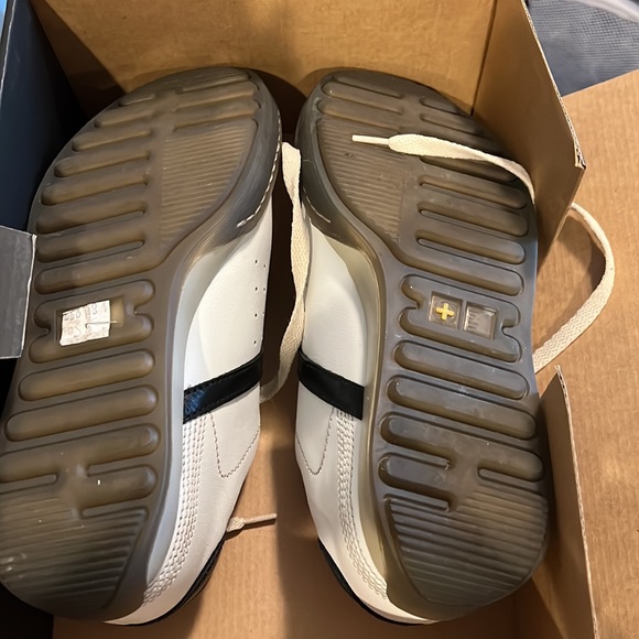 Dr. Martens NWT - Picture 3 of 6